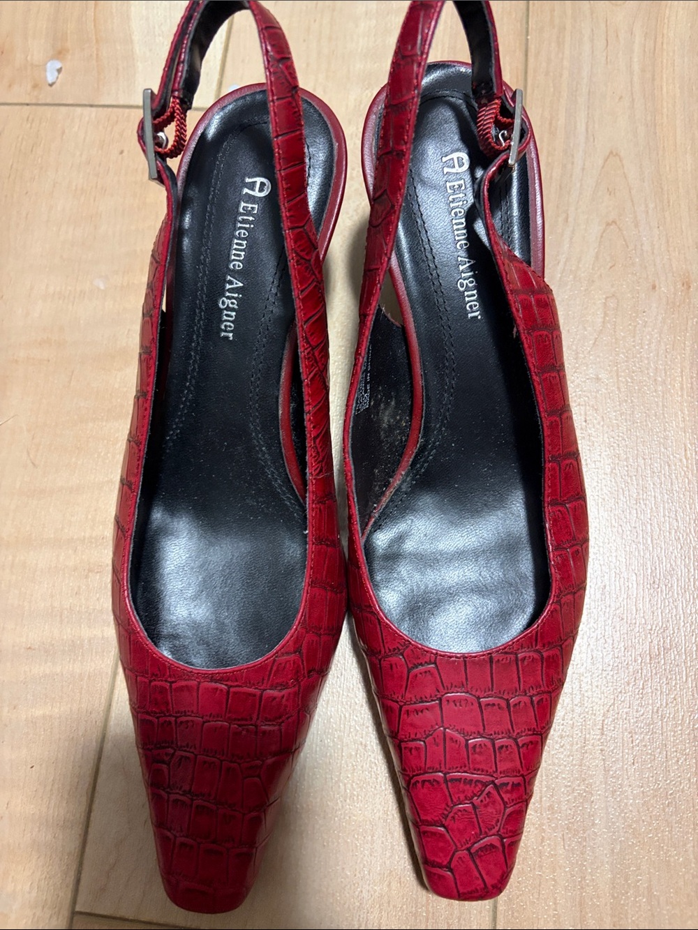 Etienne Aigner Red Croc-Embossed Slingback Pumps with Pointed Toe - Picture 3 of 4